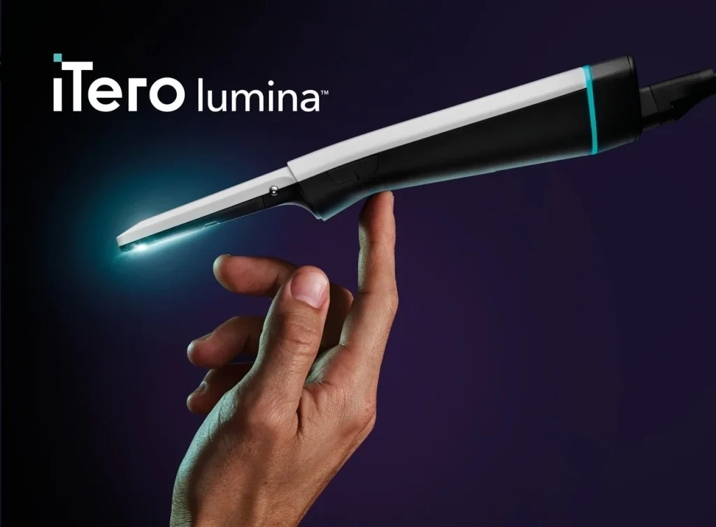 STEP.02 光学スキャナー「iTero　Lumina」で歯型摂り（印象）